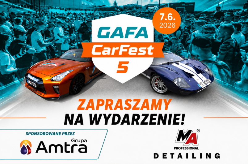 Plakat promujący GAFA CarFest 5 z dwoma sportowymi samochodami, tłumem uczestników oraz informacją o partnerstwie Grupy Amtra.